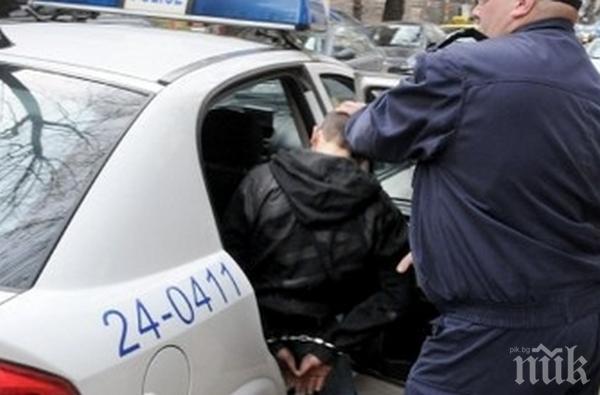 Полицаи в гонка с автоджамбази, надупчват с пистолет гумите на варненски голф на входа на Бургас
