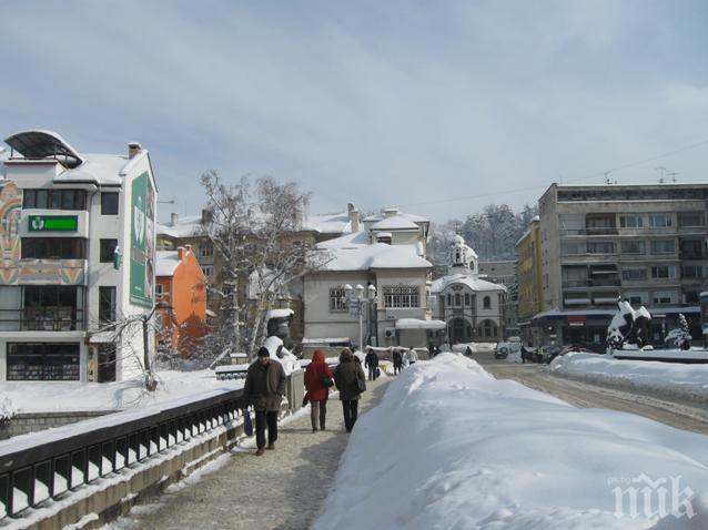 Снежната покривка в Габрово достигна 70 см