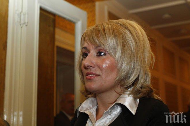 Скандалната Ана Баракова с шокиращ коментар пред ПИК: Протестите са психичен тормоз, чувствам се много добре приета като депутат