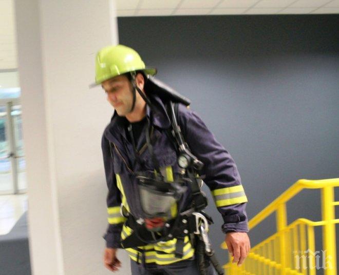 Пожарникари спасиха 9-месечно бебе
