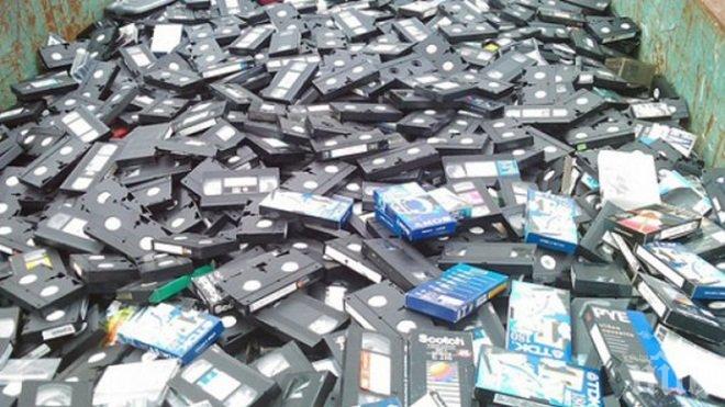 Старец изхвърли 200 килограма порно 
