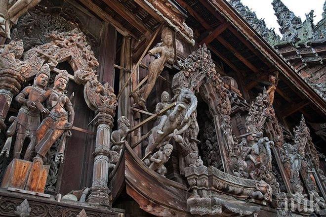 Изчистиха храм от секс играчки, за да му подобрят имиджа 