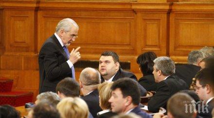 делян пеевски пристигна парламента