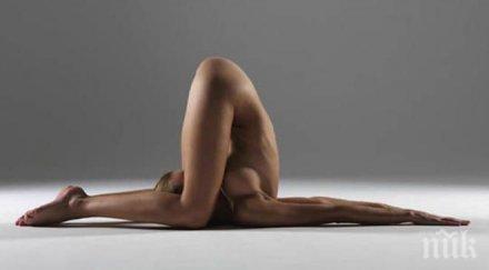 йога инструкторка снима гола любимите пози