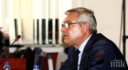 подсъдимият подуправител бнб цветан гунев поти давайки обяснения ктб парламента снимки