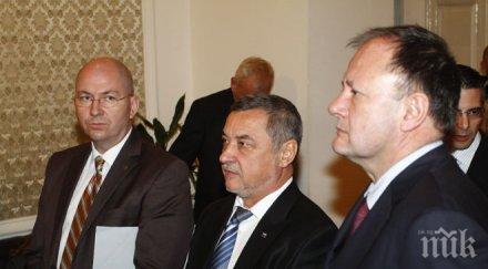 миков парламента мнозинство дясно център