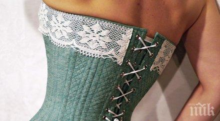 плашещо години жена сваля корсета направи талия заприлича снимки