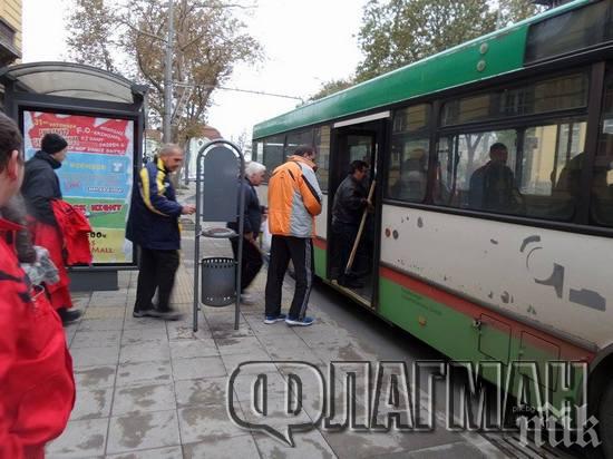 15 доброволци потеглиха с лопати да вадят от тинята Ченгене скеле (снимки)