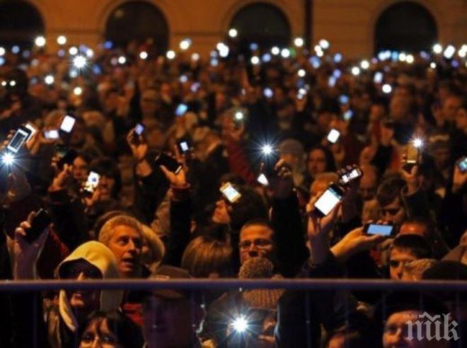 Хиляди протестират в Будапеща срещу въвеждането на данък върху интернет трафика