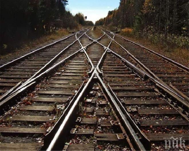 Пътници зъзнат 15 часа в мрак в  бързия влак от Русе до Варна