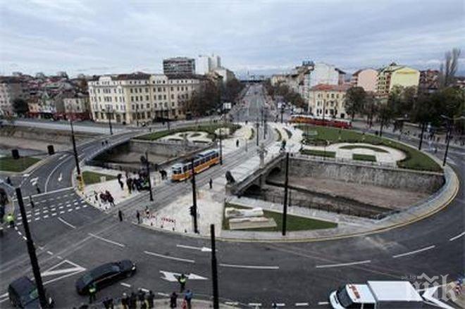 Движението на обновения Лъвов мост е пуснато!