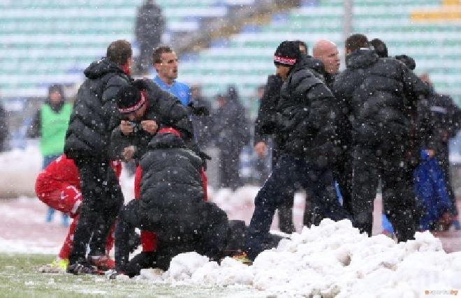 Левски в стрес от мач извън София - сините взимат мерки срещу медицинското на Стойчо

