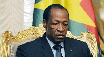 президентът буркина фасо отмени военното положение подава оставка