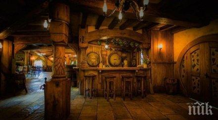 крадци опустошиха 700 годишна британска кръчма оставиха извинителна бележка