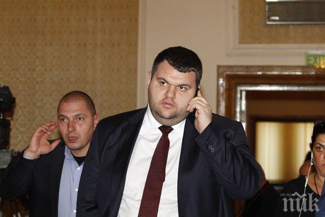 Пеевски напусна парламентарния дебат за КТБ