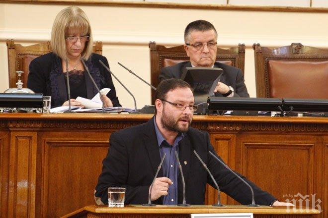 Бойко не дойде в парламента на дебатите за КТБ, Атака го викат с гласуване
