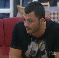 Тачо вдигна кръвно заради майката на Вулева. Въргала: Обърни го на таш*к!