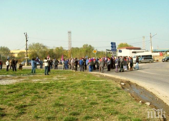 Енергетици затвориха Дунав мост