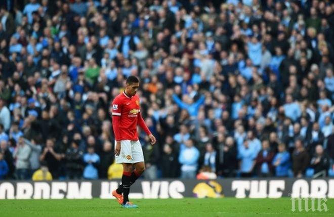 Мерзост! Фен на Ман Сити се изгаври с трагедията на Юнайтед, имитирайки самолет (видео)