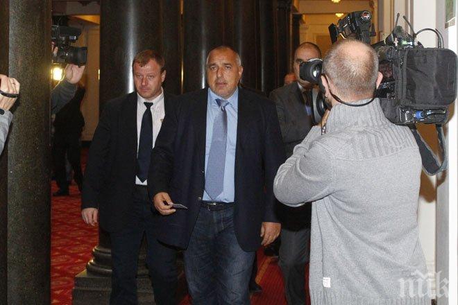 Близо два часа се точи разпределението на министерски постове между Бойко и Реформаторите