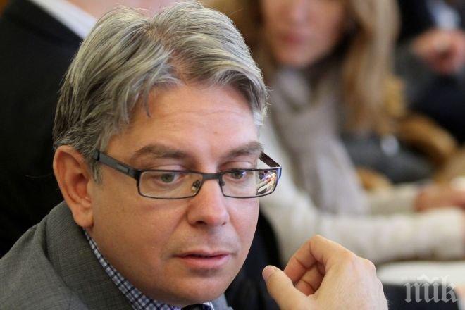 Министърът на културата: За да продължи театралният сезон, е нужна актуализация на бюджета