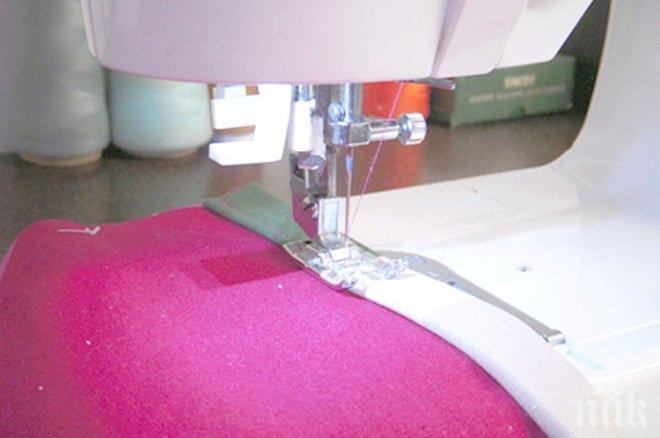 Немски бизнесмен сам обучава кадри в Гоце Делчев за шивашката си фирма
