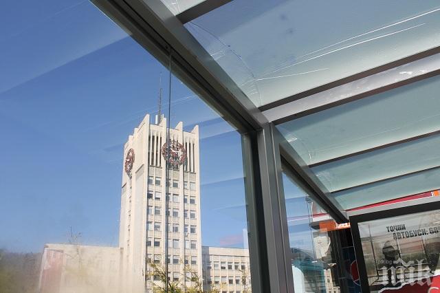 Автобусна спирка застрашава здравето на габровци (снимки)