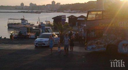 общински полицаи паркират неправилно несебър