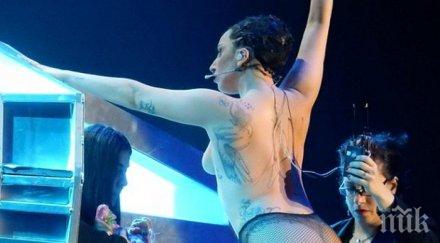 лейди гага излезе голи цици концерт виена
