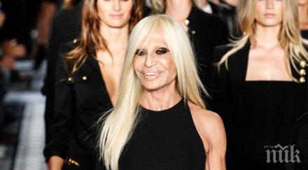 донатела версаче шокира кожа восък снимка