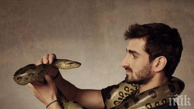 Страховито! Телевизионен водещ ще заснеме как анаконда го изяжда (видео)
