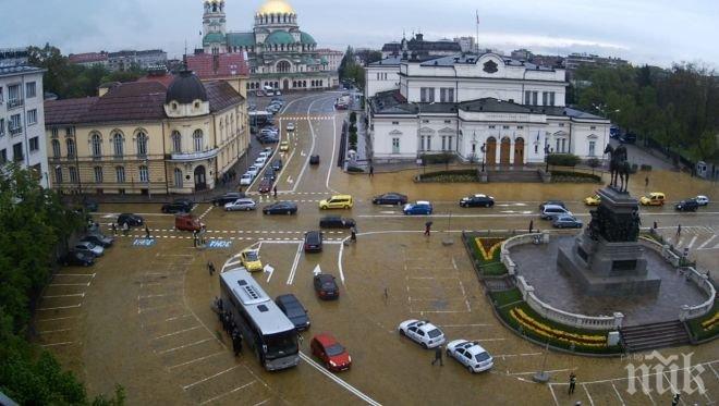 Близо час продължава срещата между ГЕРБ, РБ, ПФ и АБВ