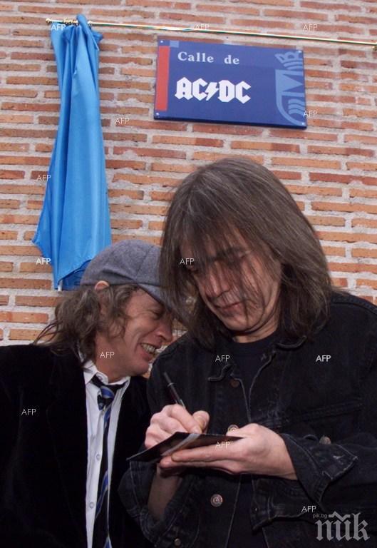 Барабанистът на AC/DC Фил Ръд е обвинен в опит за организиране на убийство
Барабанистът на AC/DC Фил Ръд е обвинен в опит за организиране на убийство