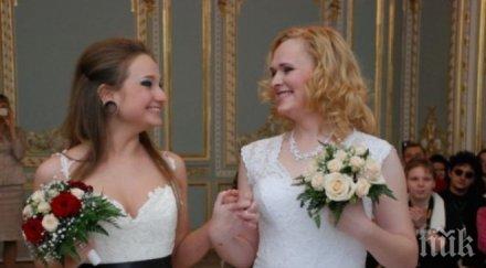 две жени излъгаха системата сключиха първия гей брак русия