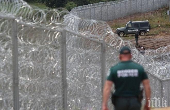 Екшън на границата! Германците опитаха да стигнат до телената ограда, полицията ги изтласка