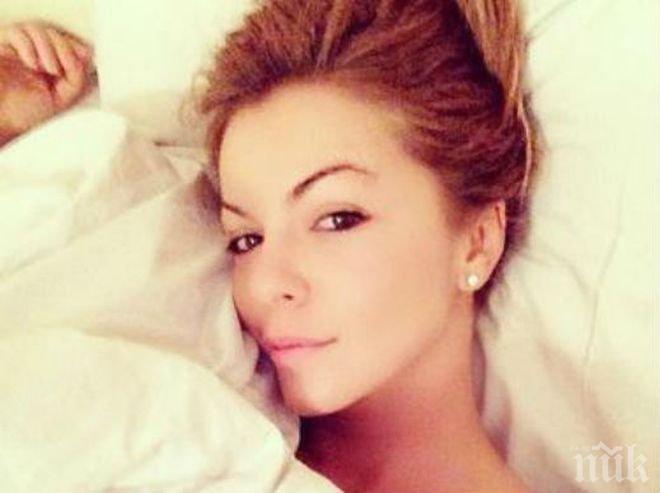 Бомба! Галена е бременна, кърши бедра и наедряло коремче по клубовете