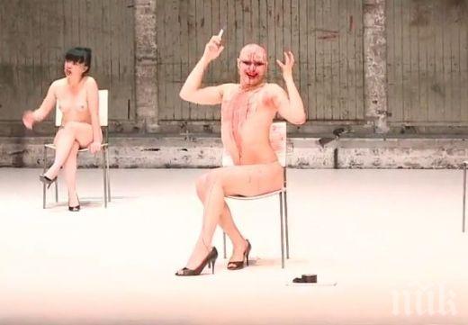 Безскрупулен! Наш художник си го развя насред театър в Брюксел (снимки)