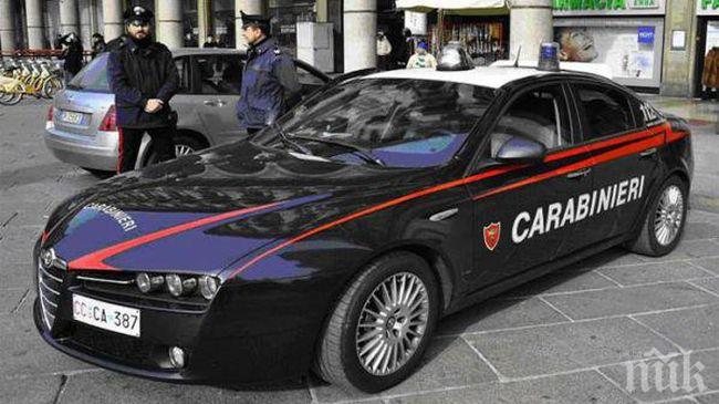 Полицаи извадиха италианка и дъщеря й, които от 9 години се били барикадирали в жилището си