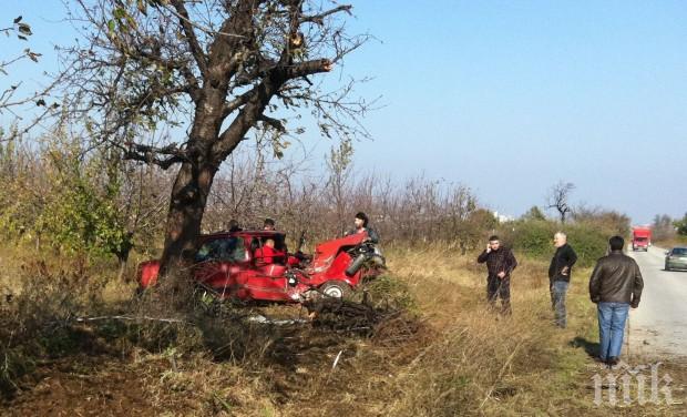 Автомобил с румънска регистрация е катастрофирал в неделя сутринта на