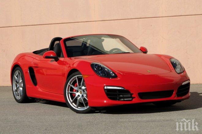 ТИР влачи с километри забило се в него порше (видео)