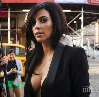 Горещо! Ким Кардашиян отново свали дрехите и съблазни феновете с пикантните си задни части (снимка)
