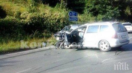 рено заби форд купен час двама пострадаха