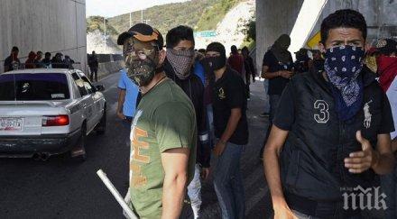 протестиращи блокираха летището акапулко