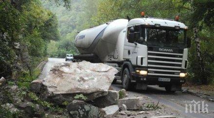 катастрофирал тежкотоварен автомобил затвори прохода хаинбоаз