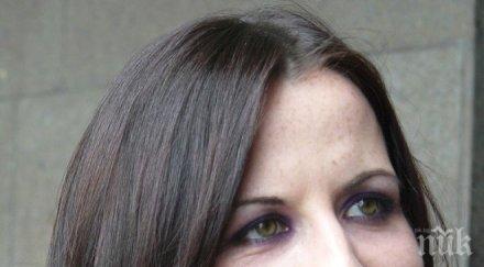 вокалистката кренбърис арестувана заради самолетен вандализъм нападнала стюардеса полицай