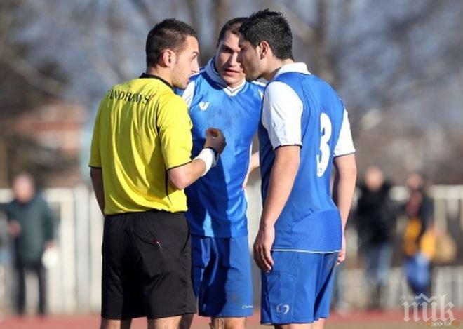 Вижте ужасяващото влизане, с което футболист на Янтра счупи на 2 места крака на съперник (видео)