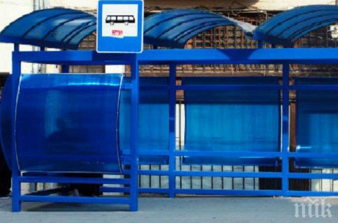 Брутално! Вандали потрошиха зверски автобус от градския транспорт в столицата (видео)