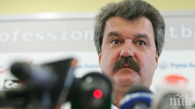 Батков се нави да отговаря на неудобните въпроси на сините фенове