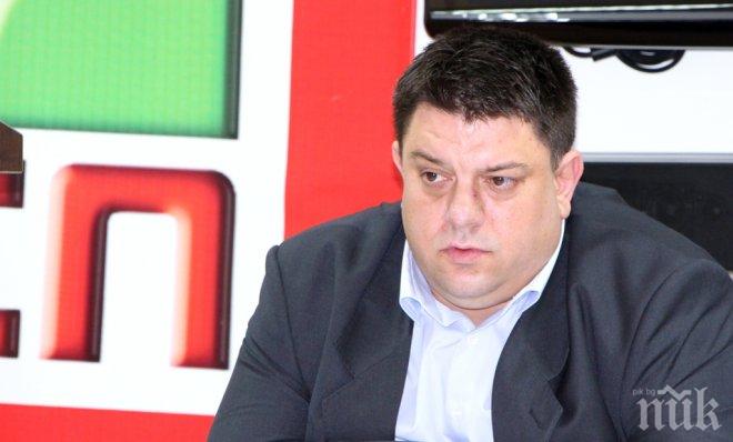 Депутат от БСП: Цари умилителна ранноседесарска идилия! То Надето, то Стоянов, то Едвин, то Кръпката. И за капак Филип Димитров хвали Бойко!