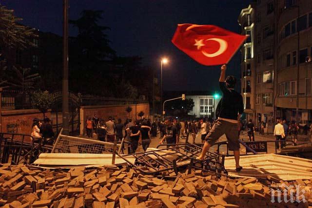 Разпръснаха със сълзотворен газ участниците в протеста срещу джамия в Истанбул 